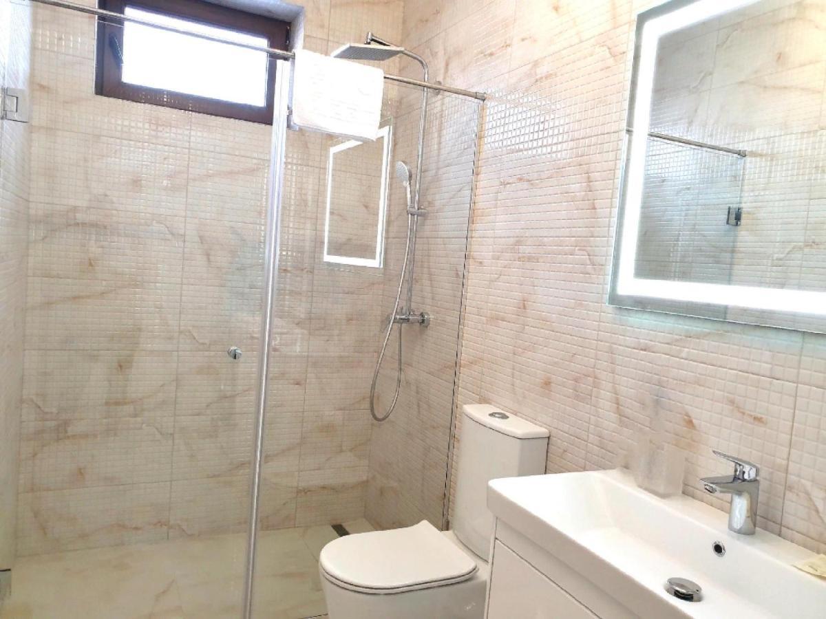 Apartment Sweethome 1 Free Parking Uzhhorod Ngoại thất bức ảnh